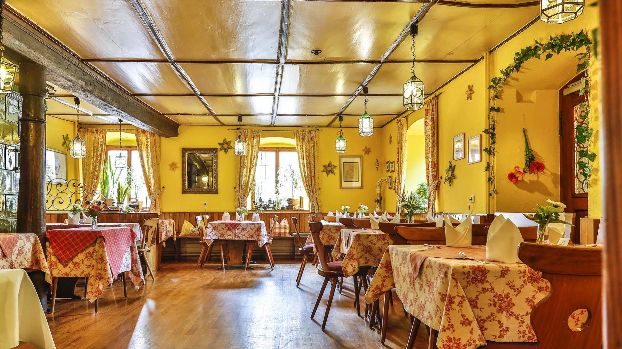 Hotel-Restaurant Zum Ochsen Schallstadt Buitenkant foto