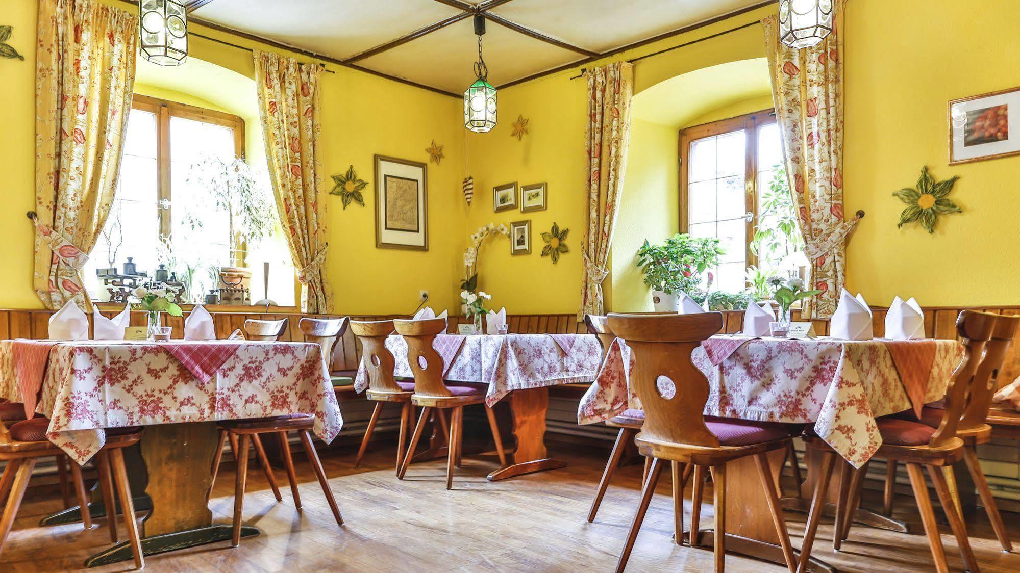 Hotel-Restaurant Zum Ochsen Schallstadt Buitenkant foto