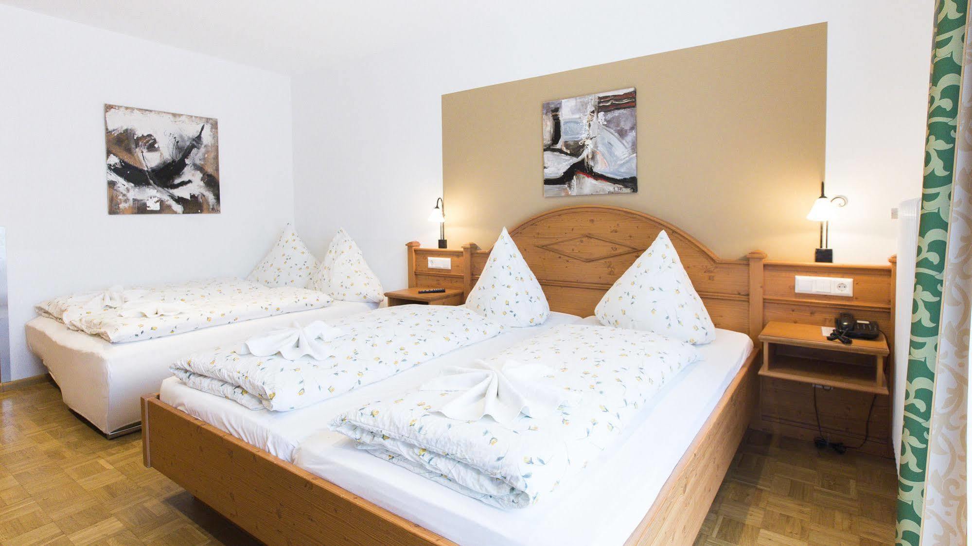 Hotel-Restaurant Zum Ochsen Schallstadt Buitenkant foto